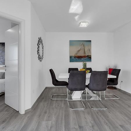 Sea View Apartments Dammi With Free Parking Макарська Екстер'єр фото