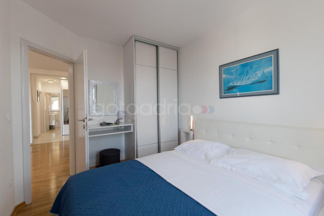 Sea View Apartments Dammi With Free Parking Макарська Екстер'єр фото