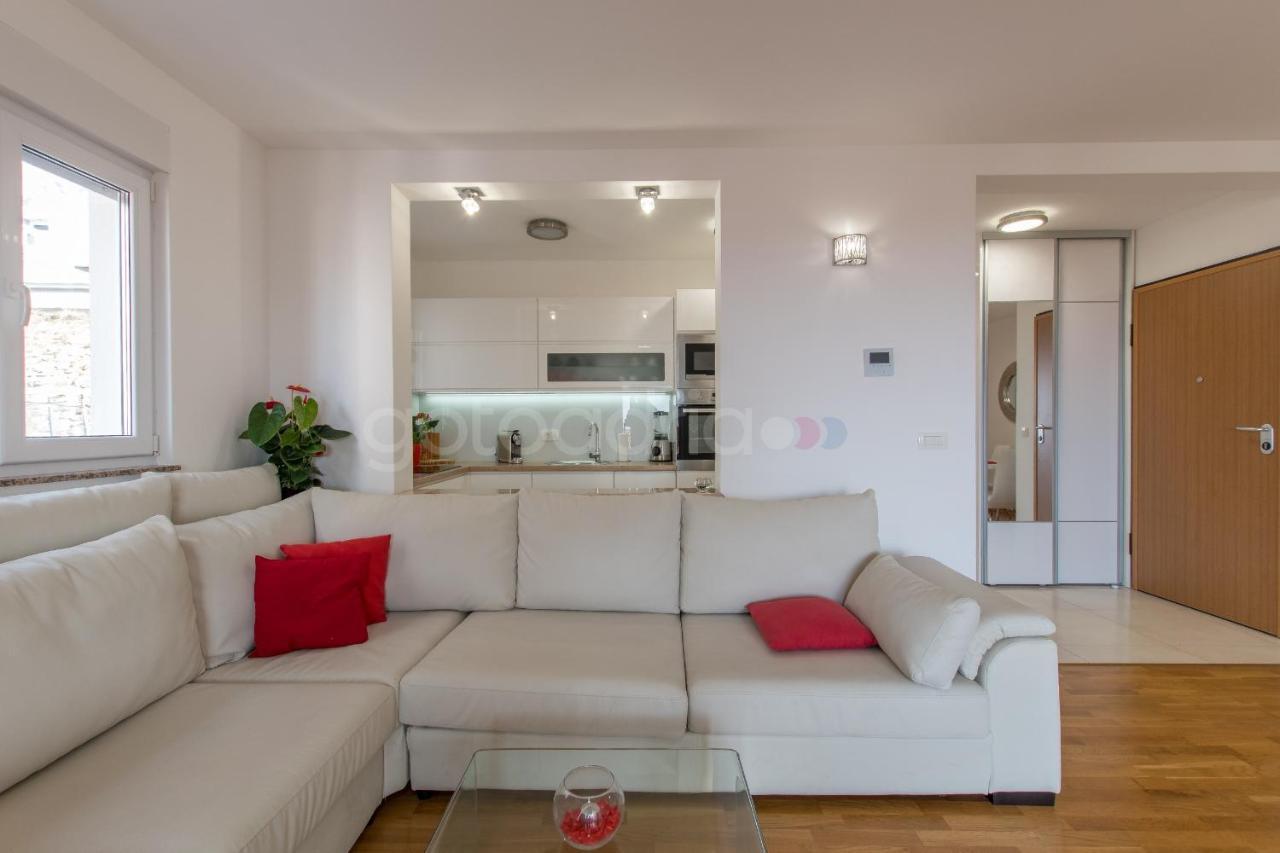 Sea View Apartments Dammi With Free Parking Макарська Екстер'єр фото