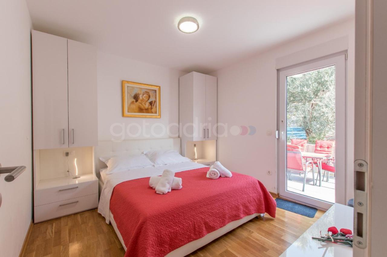 Sea View Apartments Dammi With Free Parking Макарська Екстер'єр фото