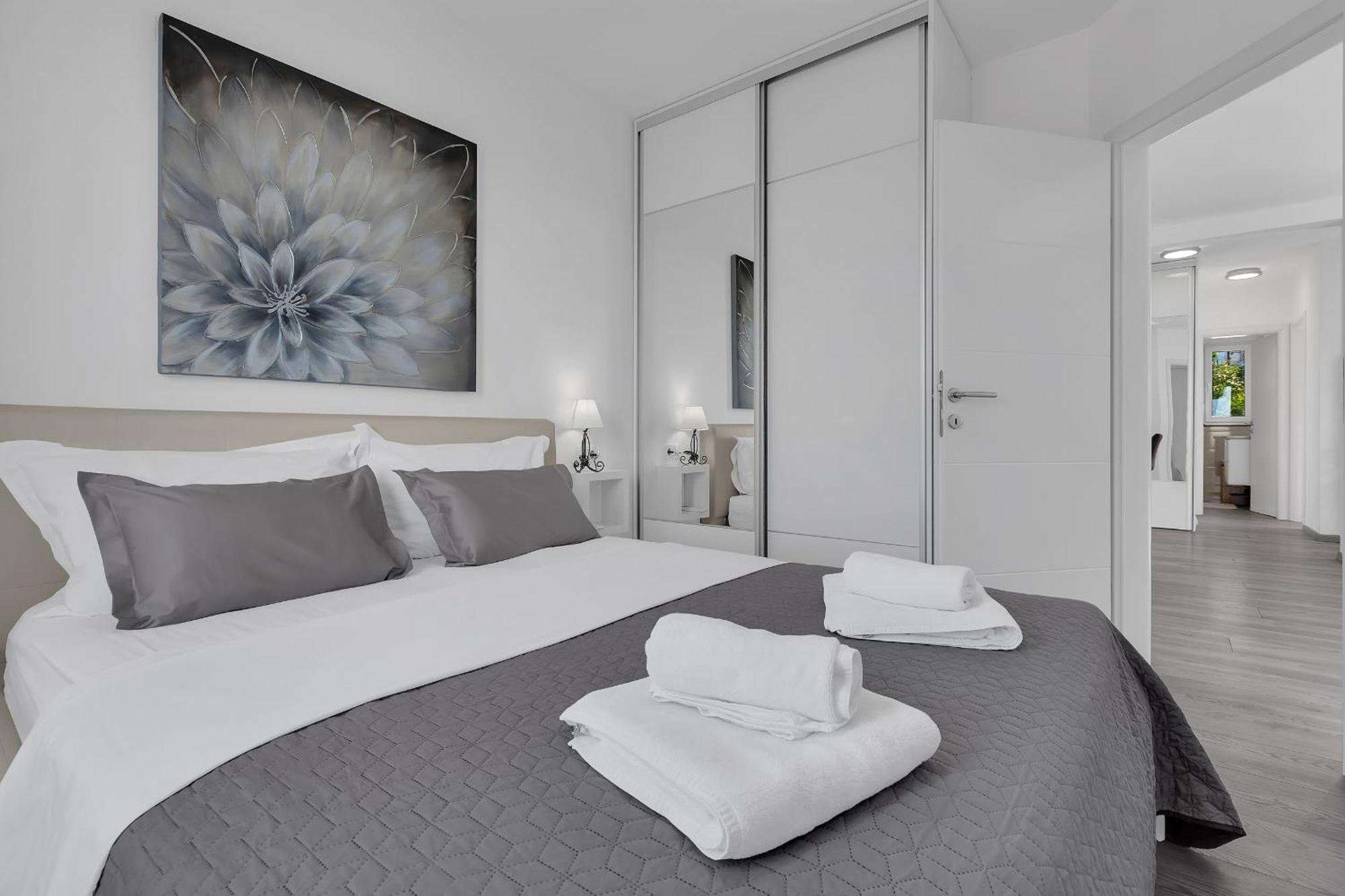 Sea View Apartments Dammi With Free Parking Макарська Екстер'єр фото