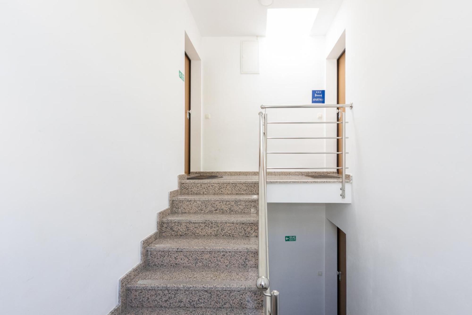 Sea View Apartments Dammi With Free Parking Макарська Екстер'єр фото