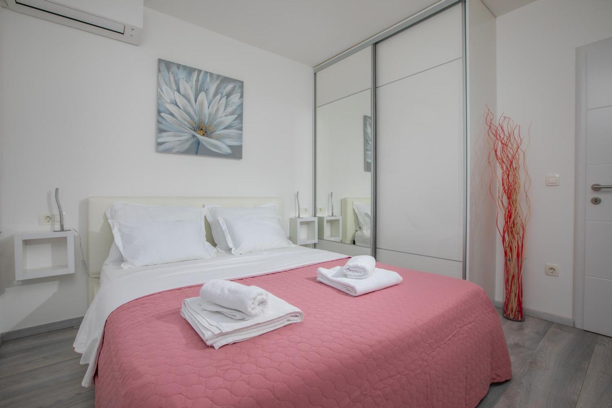 Sea View Apartments Dammi With Free Parking Макарська Екстер'єр фото